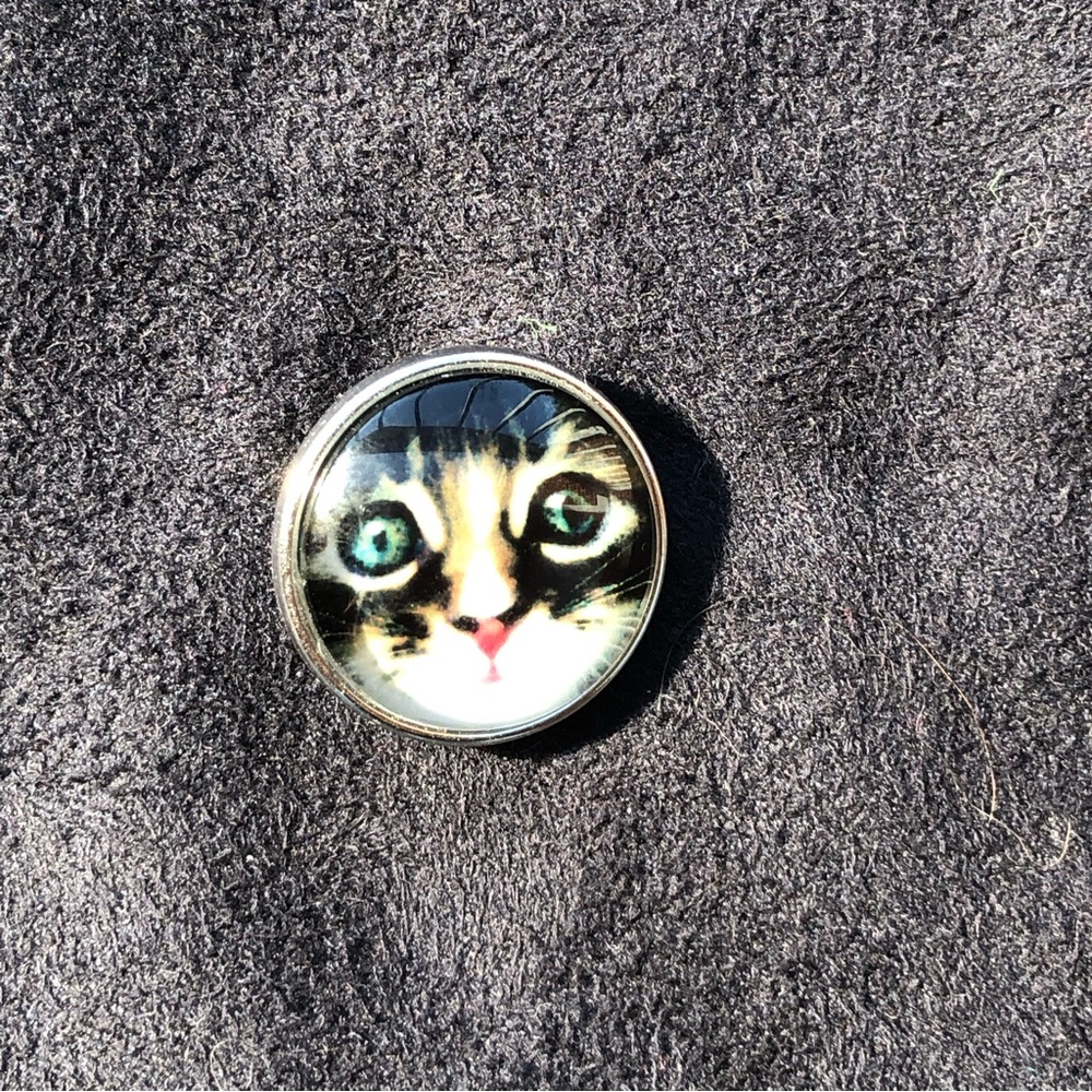 Cat Face Snap Button | NWOT - Picture 2 of 3